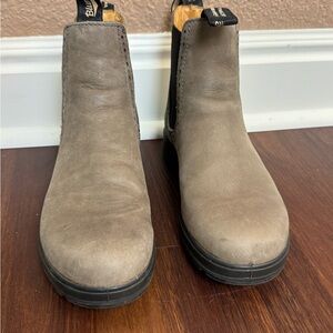 Blundstone Taupe/Grey Chelsea Boots -size 6 women’s